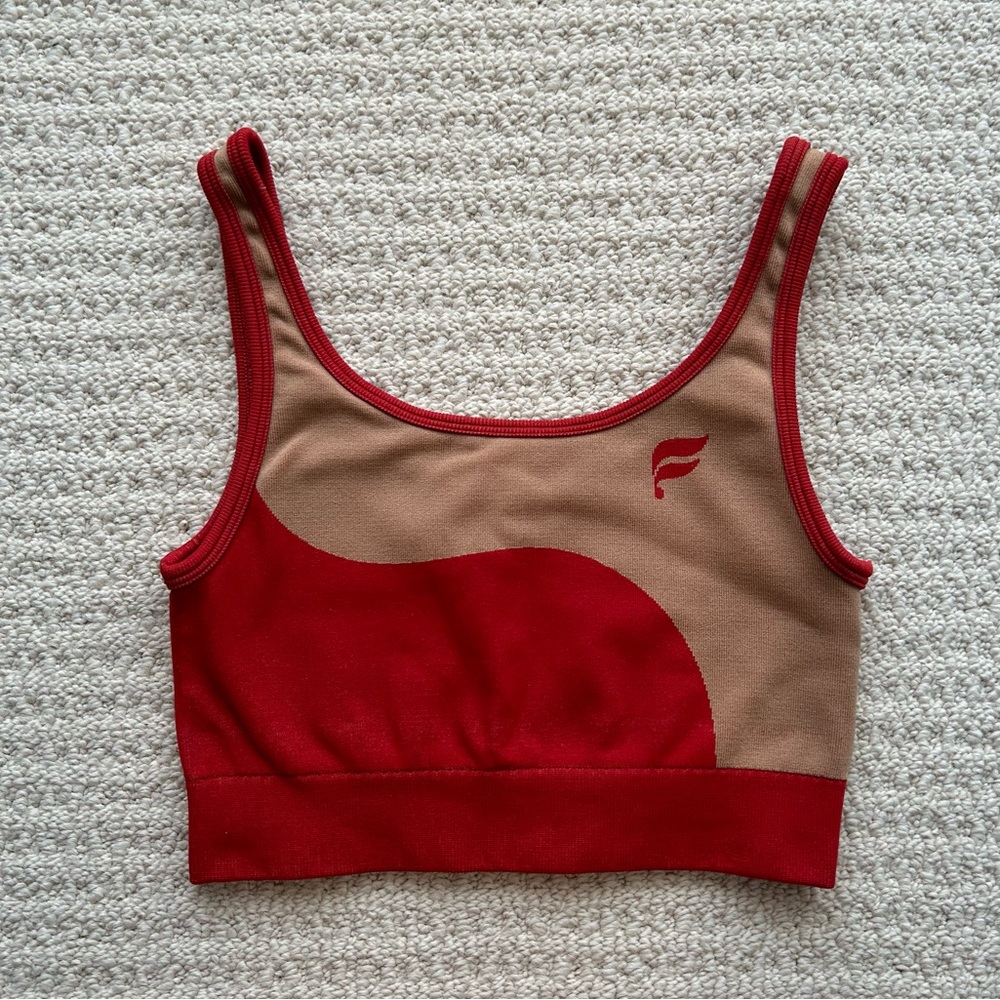 Fabletics Haute Red Wavy Colorblock Low Impact Sports Bra Yoga Athleisure